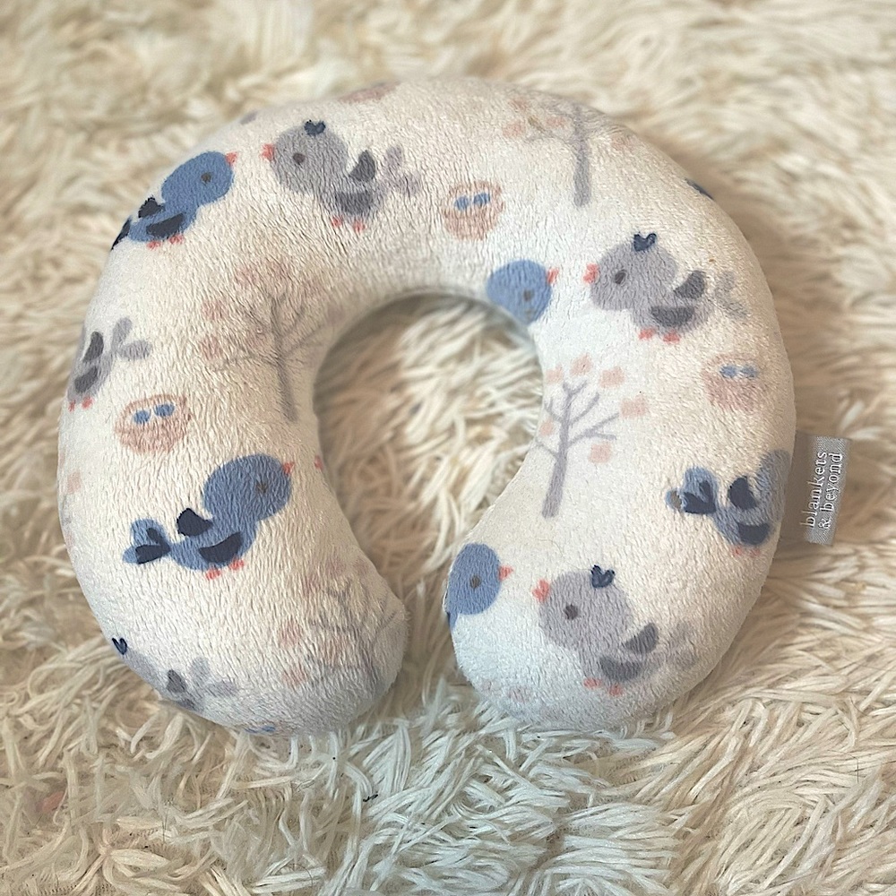 Round neck pillow for babies